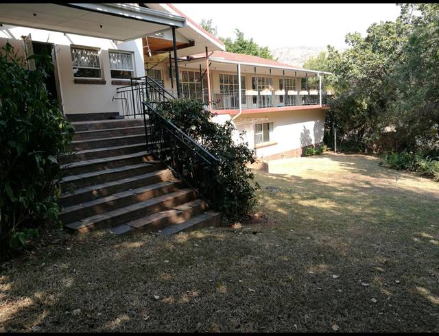 5 BEDROOM HOUSE TO LET IN PROTEA PARK
